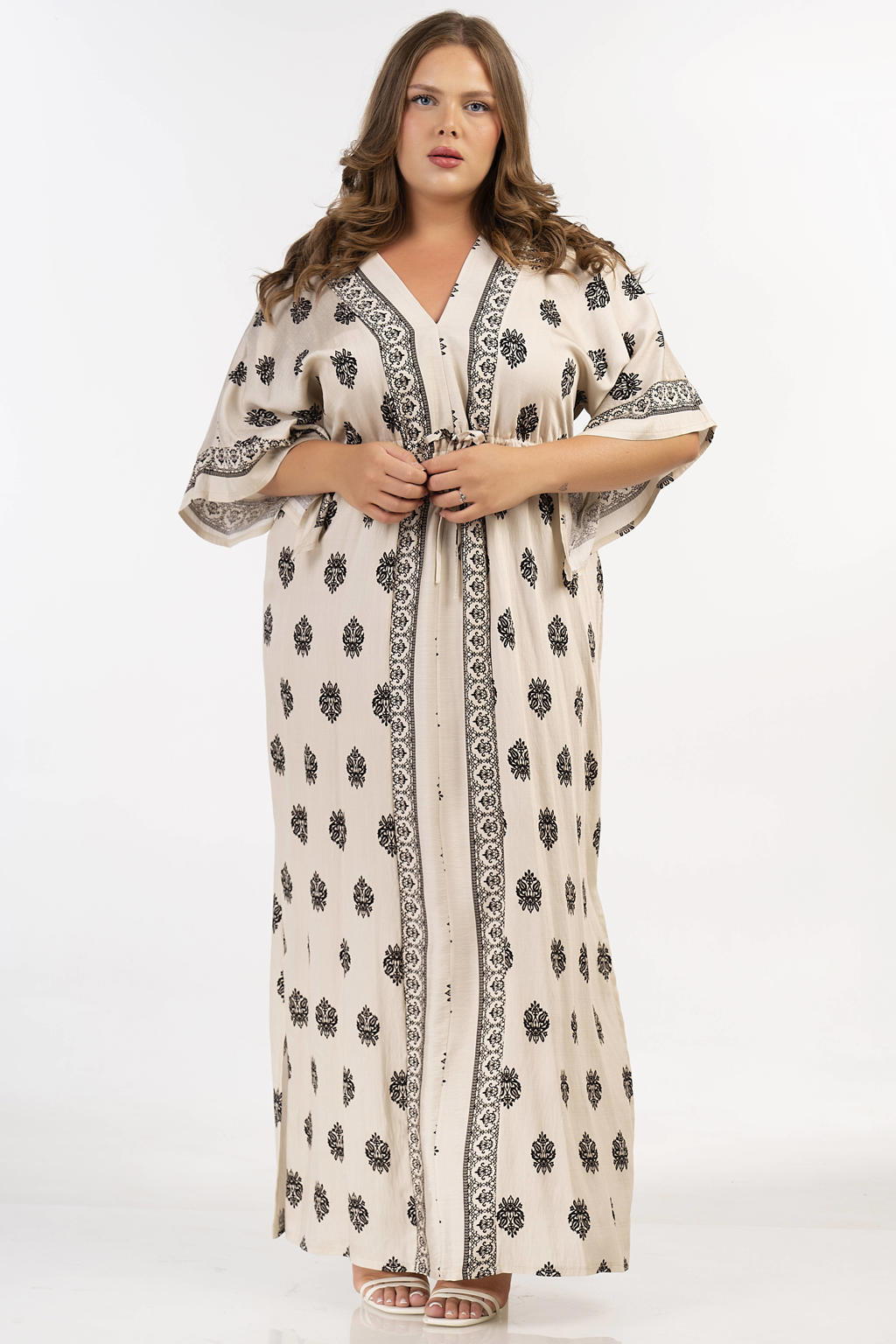 Ecru en zwarte dames Curviss maxi jurk van viscose met half lange mouwen, V-hals en trekkoorden