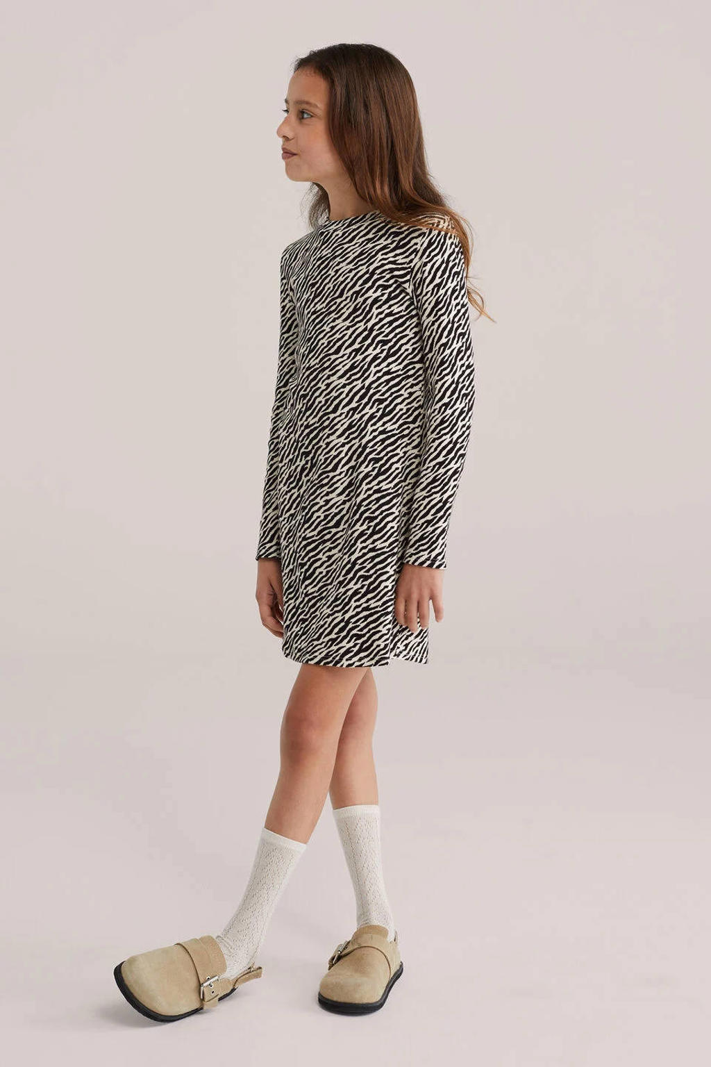 Zwart en beige meisjes WE Fashion midi jurk van stretchkatoen met lange mouwen en ronde hals