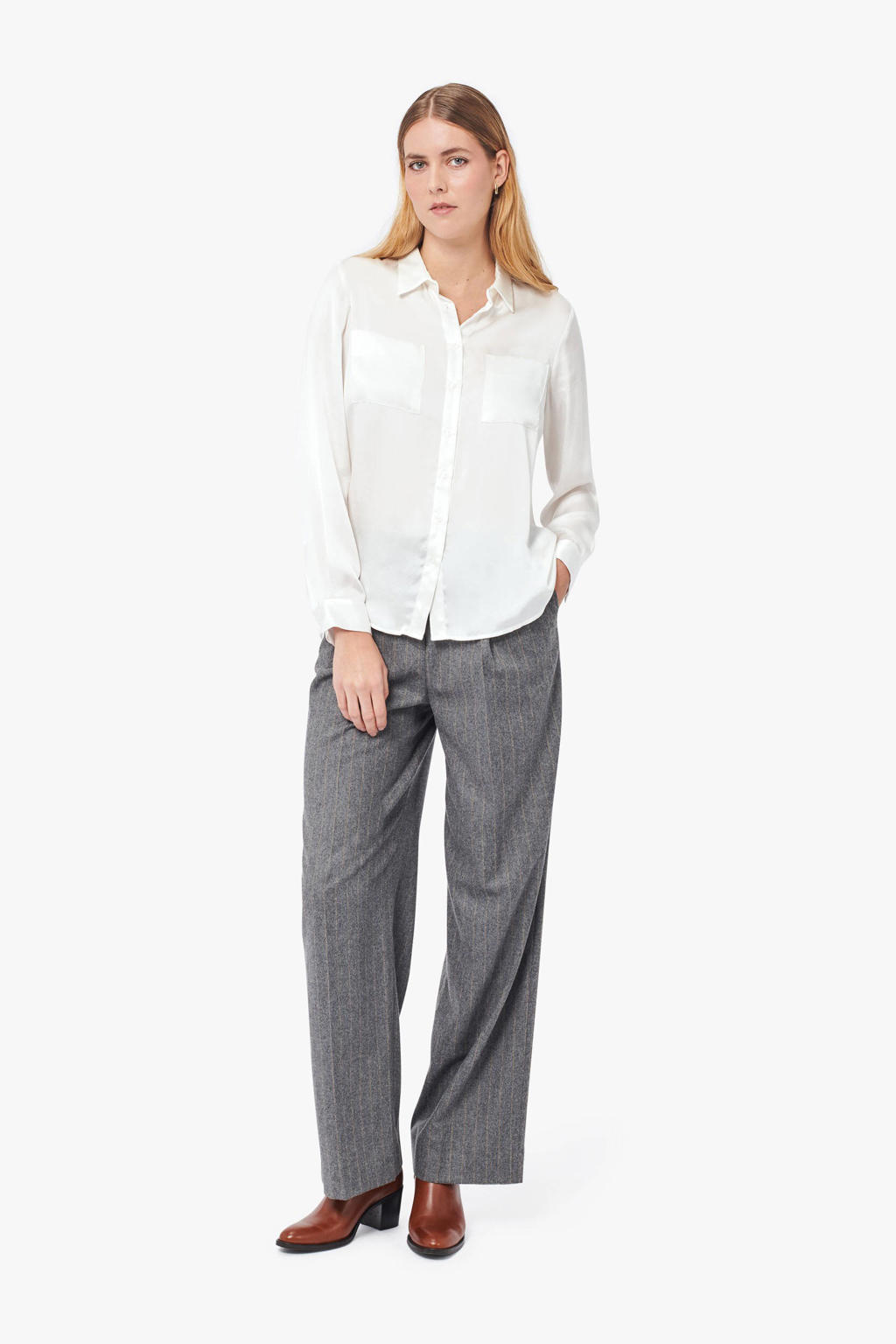 Ivoorkleurige dames Caroll zijden blouse met effen, lange mouwen, klassieke kraag en knoopsluiting
