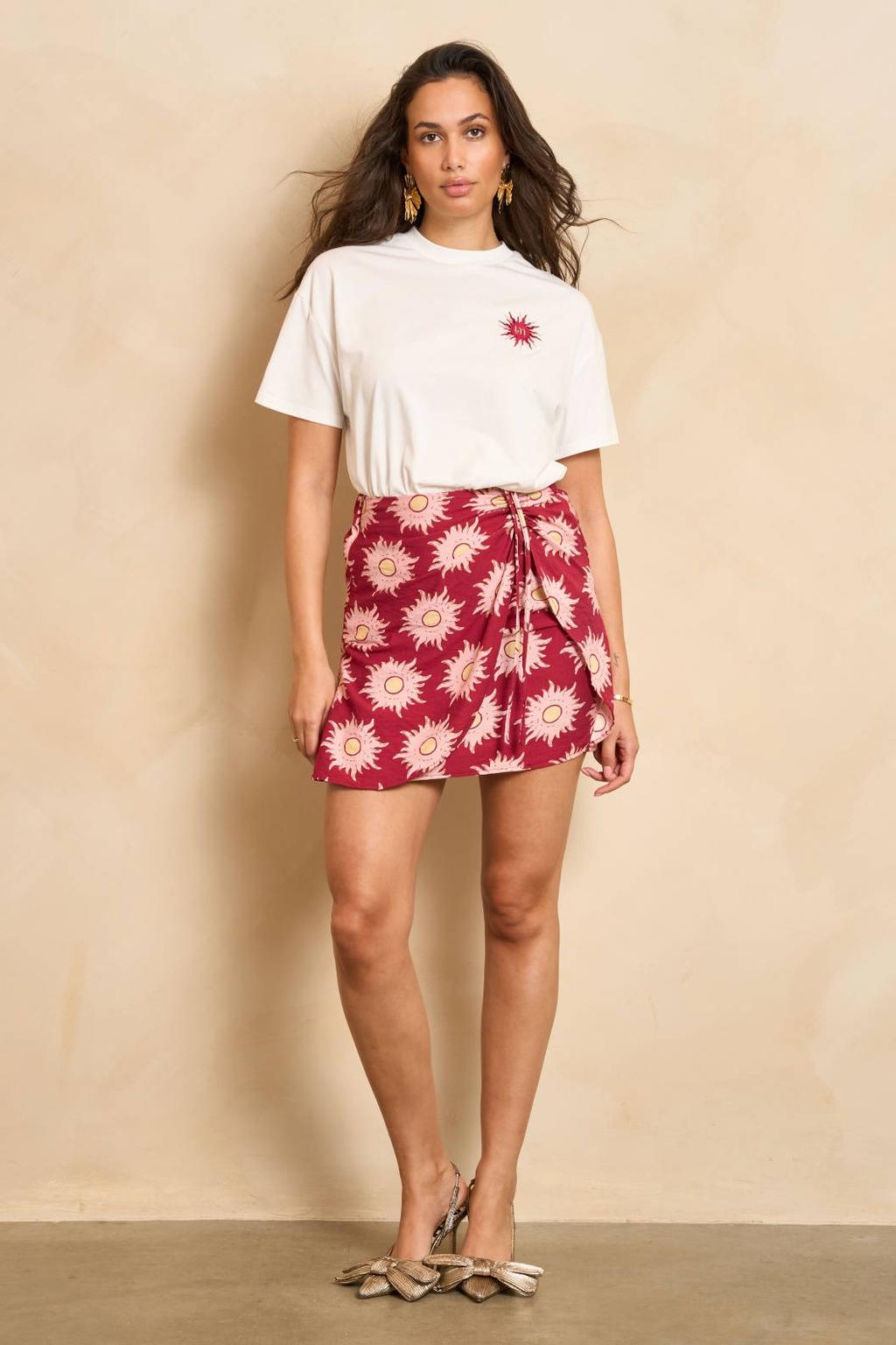 Wit en rode dames Lofty Manner T-shirt van polyester met backprint, korte mouwen en ronde hals