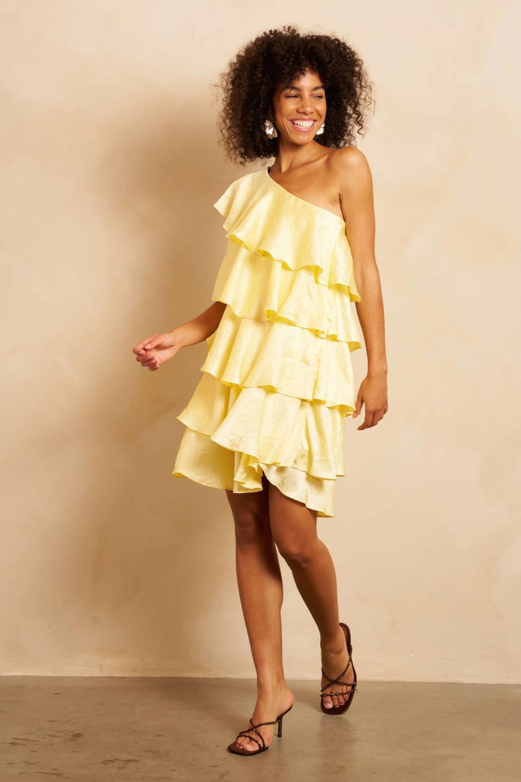Lofty Manner one shoulder jurk met ruches - geel