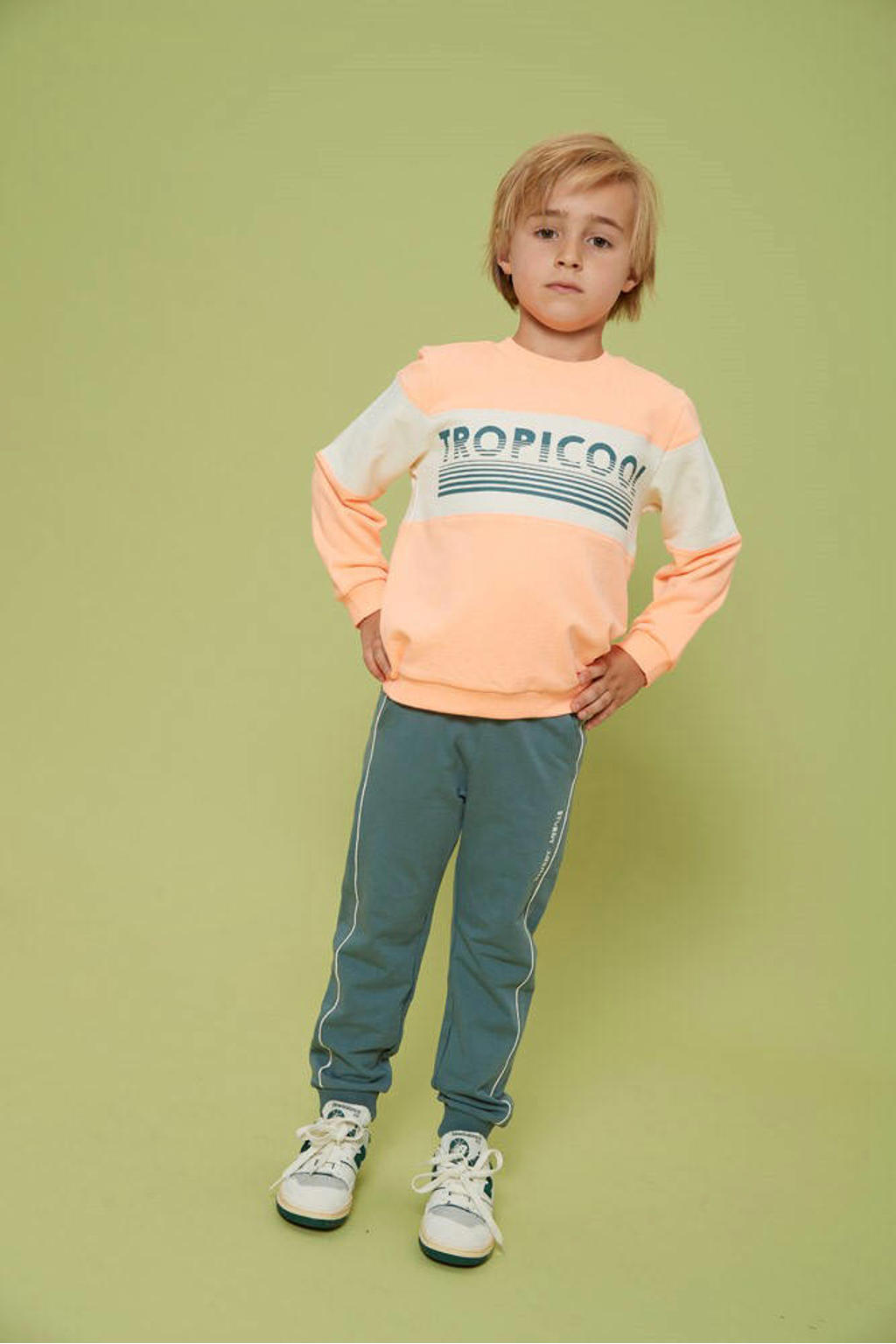 Oranje, neon en ecru jongens Sturdy sweater Lagoon Legends met meerkleurige print, lange mouwen, ronde hals en geribde boorden