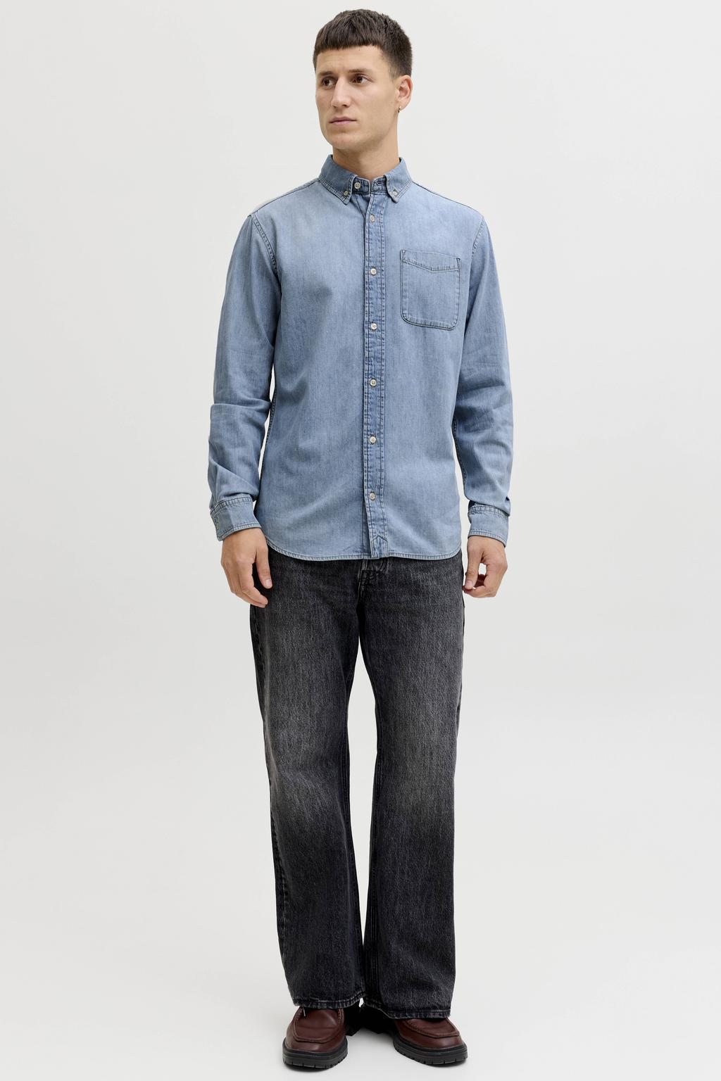 Lichtblauwe heren JACK & JONES ESSENTIALS regular casual overhemd van katoen met effen, lange mouwen, button down sluiting en knoopsluiting