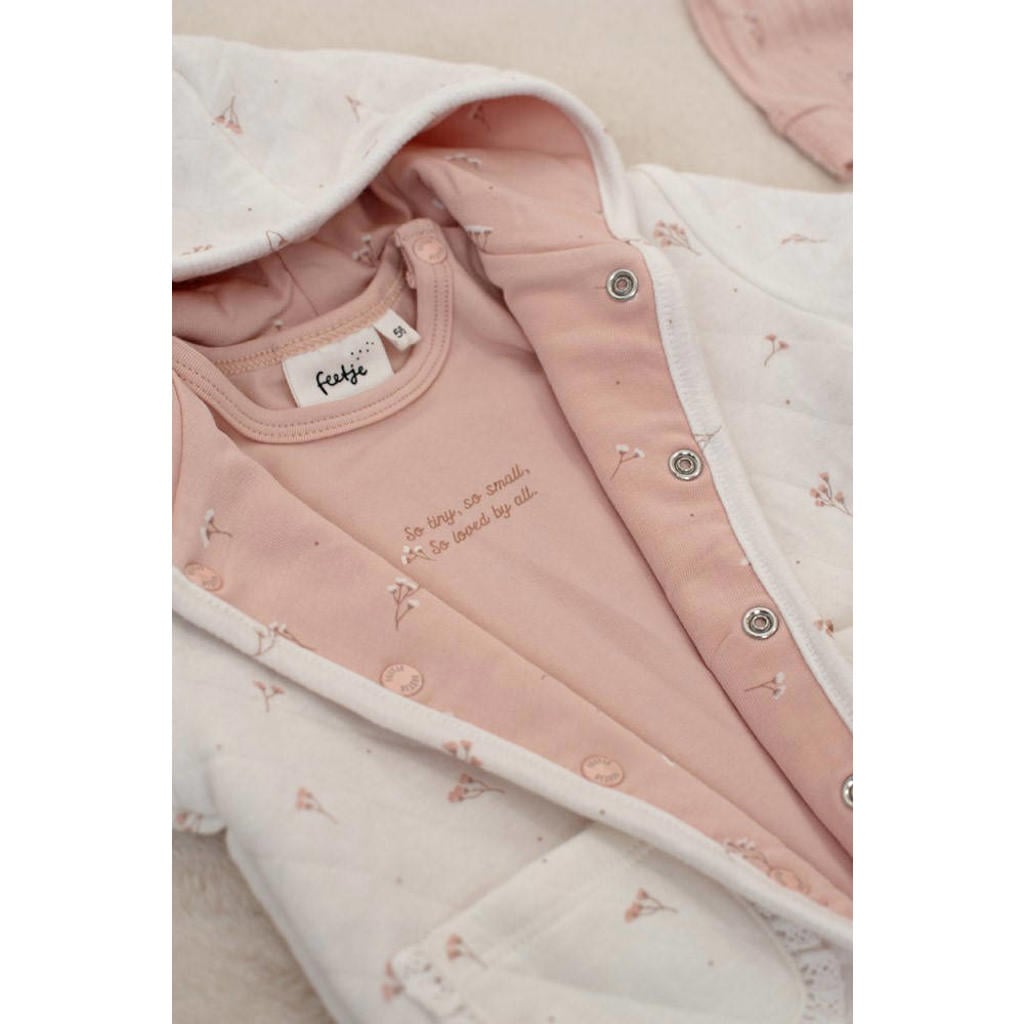 Lichtroze meisjes Feetje longsleeve Delicate Flower van katoen met tekst print, lange mouwen, ronde hals, drukknoopsluiting en ruches