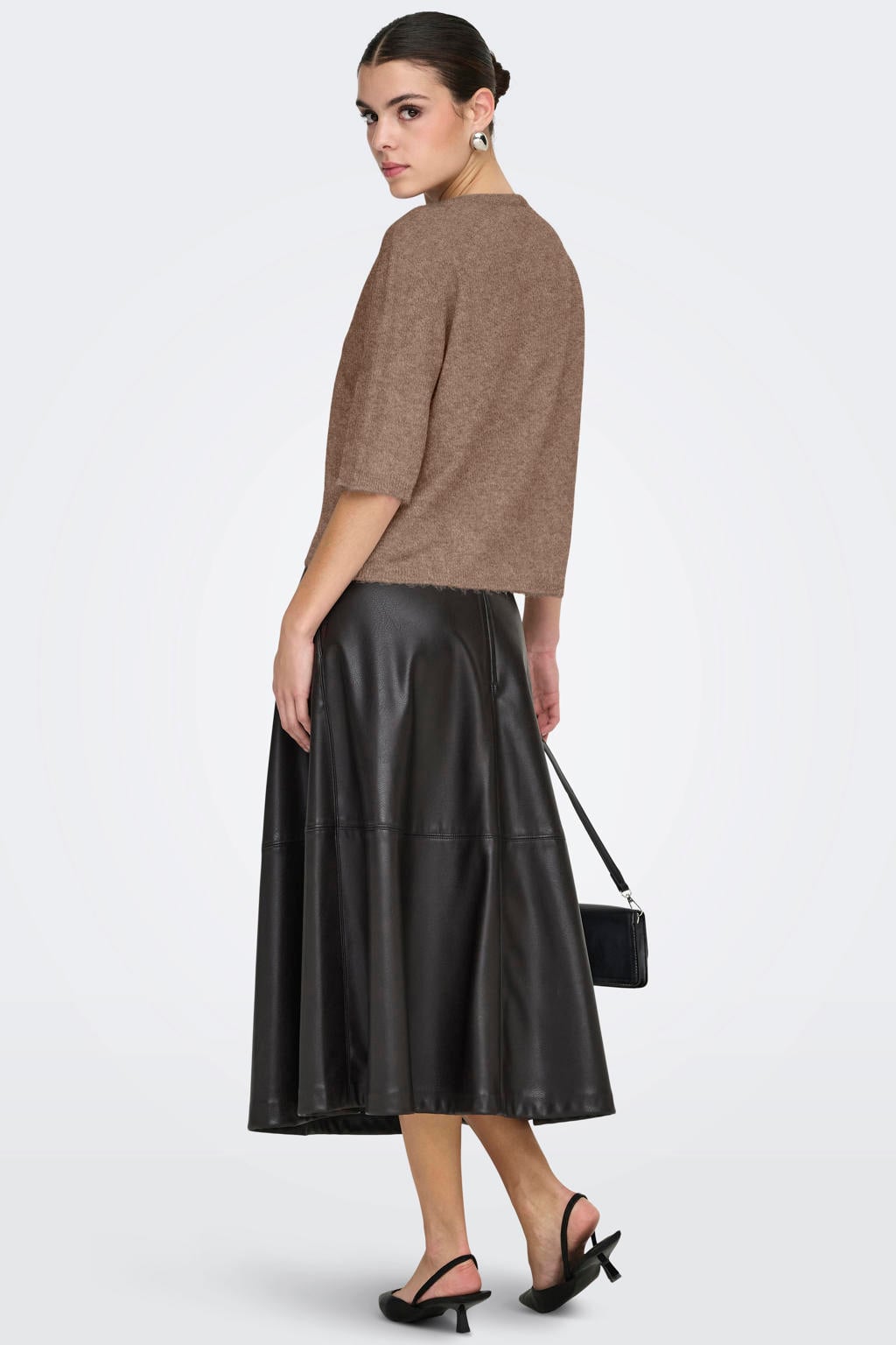 Bruine dames JDY vest gebreid met effen, korte mouwen, ronde hals en knoopsluiting