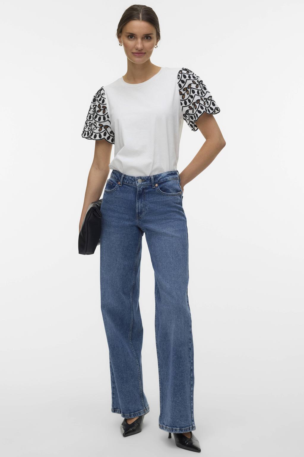 Wit en zwarte dames VERO MODA top met bladprint, korte mouwen en V-hals