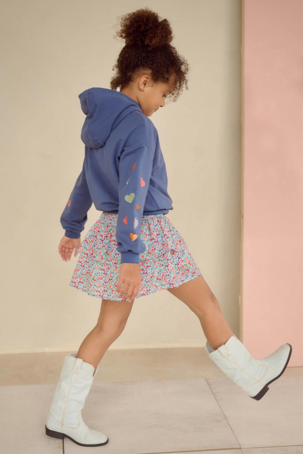 Blauw en multikleurige meisjes NONO gebloemde strokenrok gemaakt van polyester en met elastische tailleband