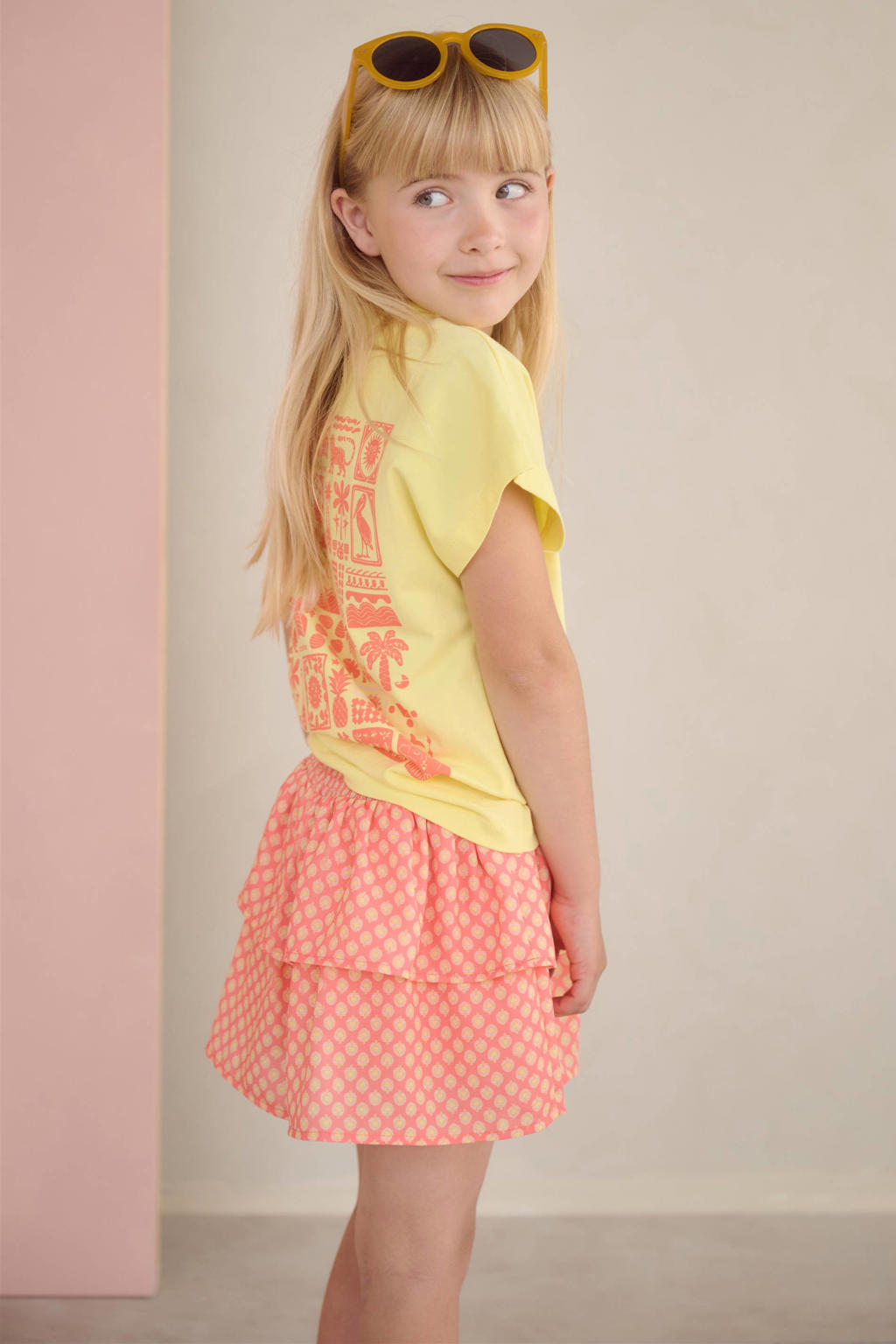Gele meisjes NONO T-shirt van stretchkatoen met backprint, korte mouwen en ronde hals