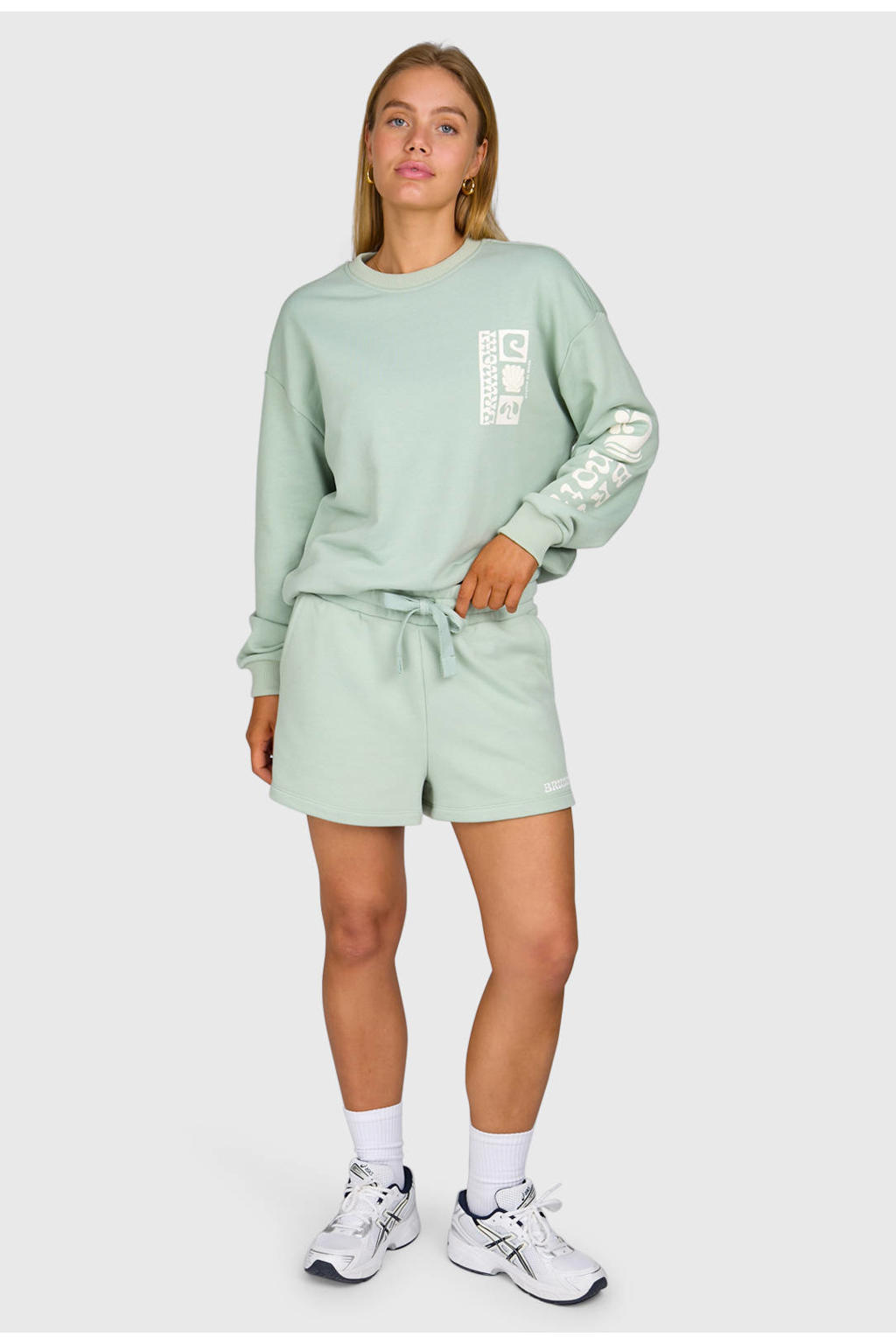 Mintgroene dames Brunotti short Milly van sweat materiaal met regular waist en elastische tailleband met koord
