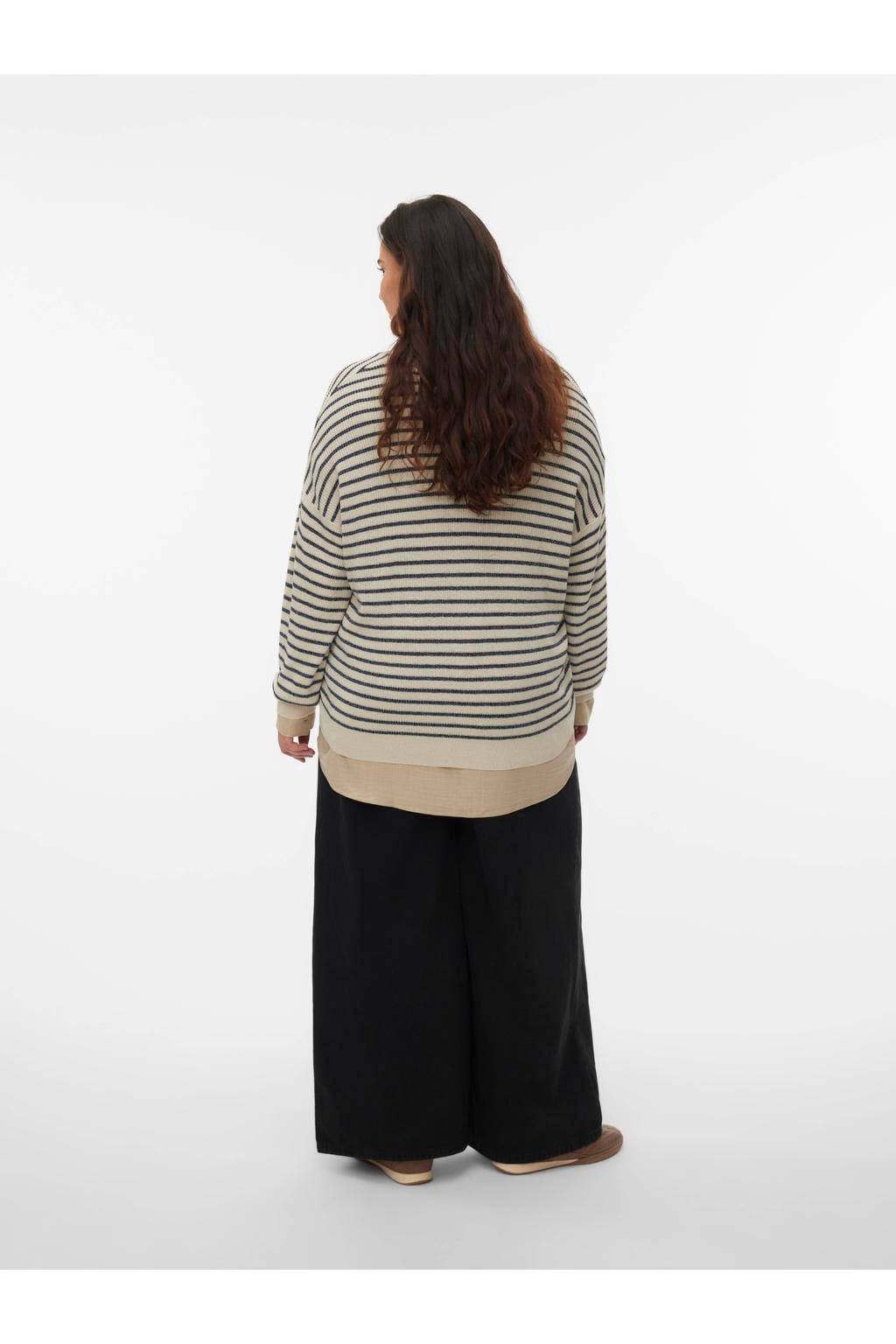 Ecru en zwarte dames VERO MODA CURVE gestreepte trui gebreid van viscose met lange mouwen en V-hals
