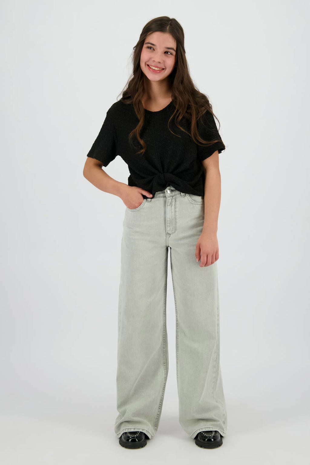 Zwarte meisjes Raizzed blousetop van polyester met effen, korte mouwen, ronde hals en knoopdetail
