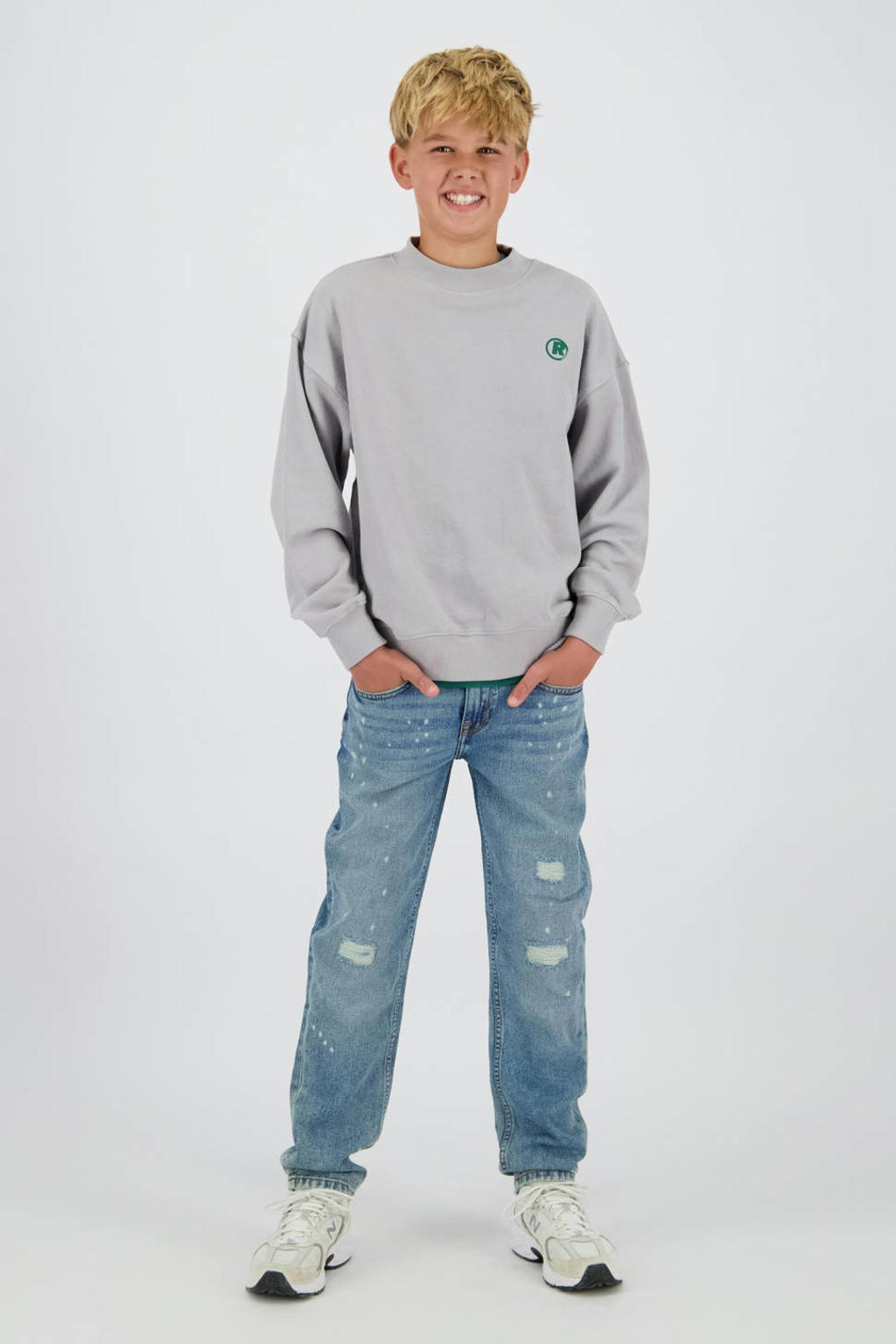 Grijze jongens Raizzed sweater met backprint, lange mouwen, ronde hals en geribde boorden