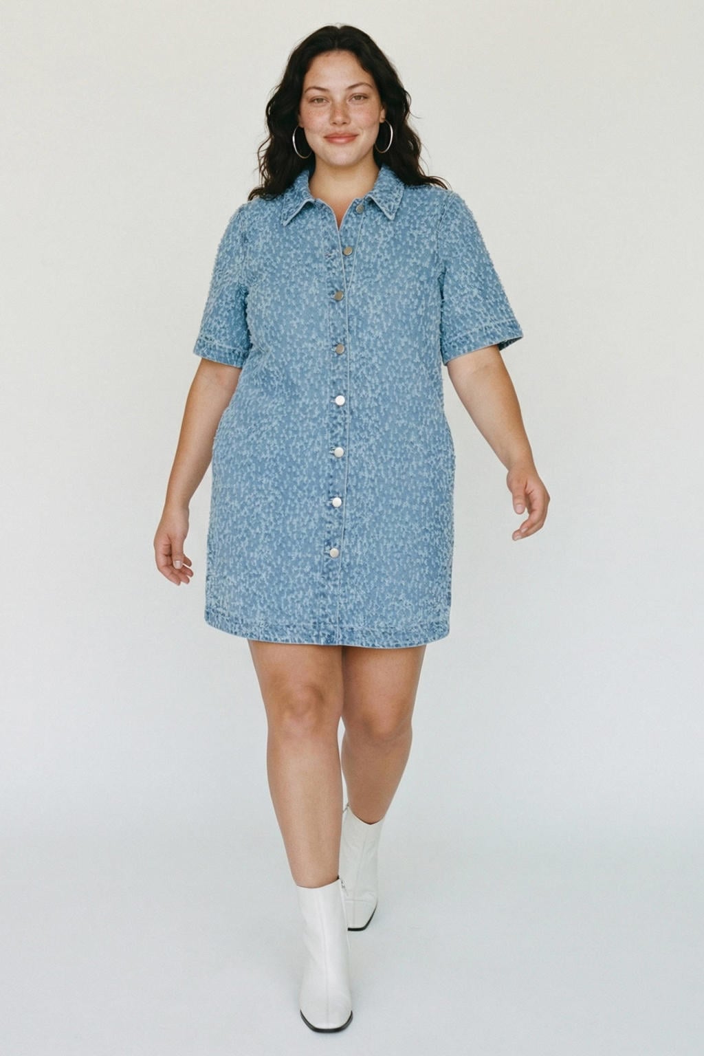 Light blue denim dames VERO MODA CURVE spijkerjurk van denim met effen, korte mouwen en button down sluiting