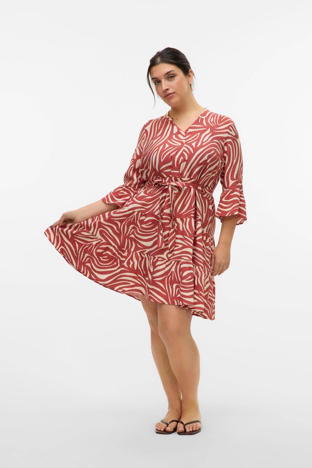 Rode dames VERO MODA CURVE mini jurk van viscose met driekwart mouwen, V-hals en geweven detail