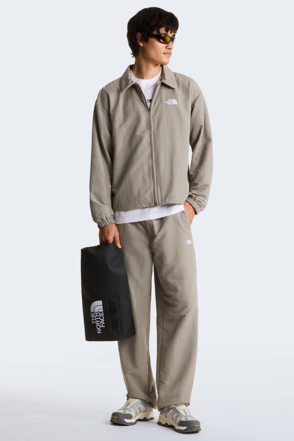 Ecru heren The North Face jas Easy Wind van nylon met lange mouwen