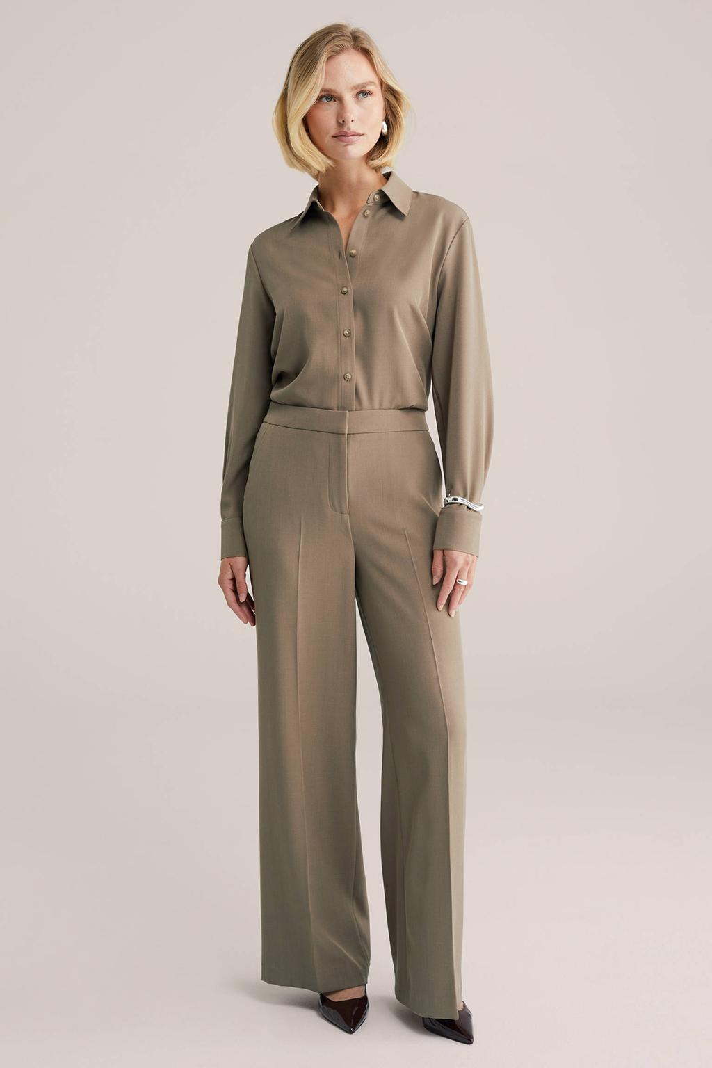Beige dames WE Fashion satijnen blouse met effen, lange mouwen, klassieke kraag en knoopsluiting