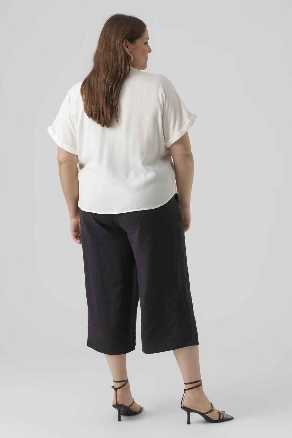 Witte dames VERO MODA CURVE blouse van viscose met effen, korte mouwen, V-hals, knoopsluiting en geweven detail