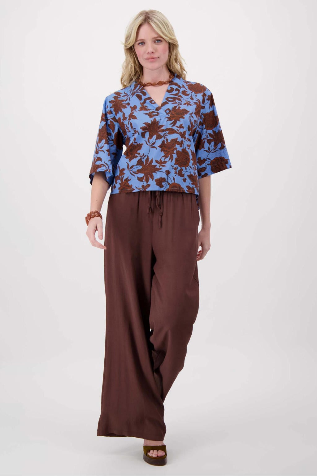 Blauw en bruine dames Zusss gebloemde blousetop van katoen met half lange mouwen en V-hals