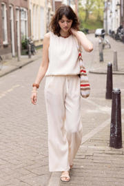 thumbnail: Zusss wide leg regular waist broek met textuur beige