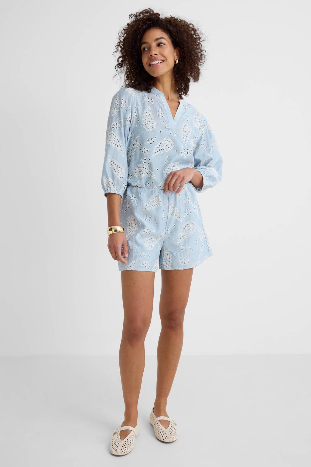 Lichtblauwe dames Ruby broderie short van viscose met regular fit, high waist, elastische tailleband en effen