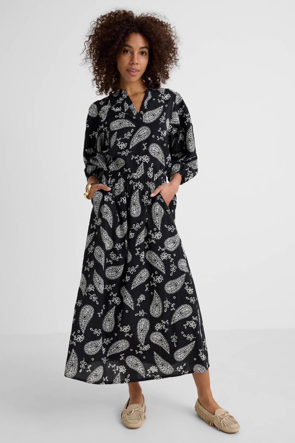 Zwarte dames Ruby broderie maxi rok gemaakt van viscose en met elastische tailleband