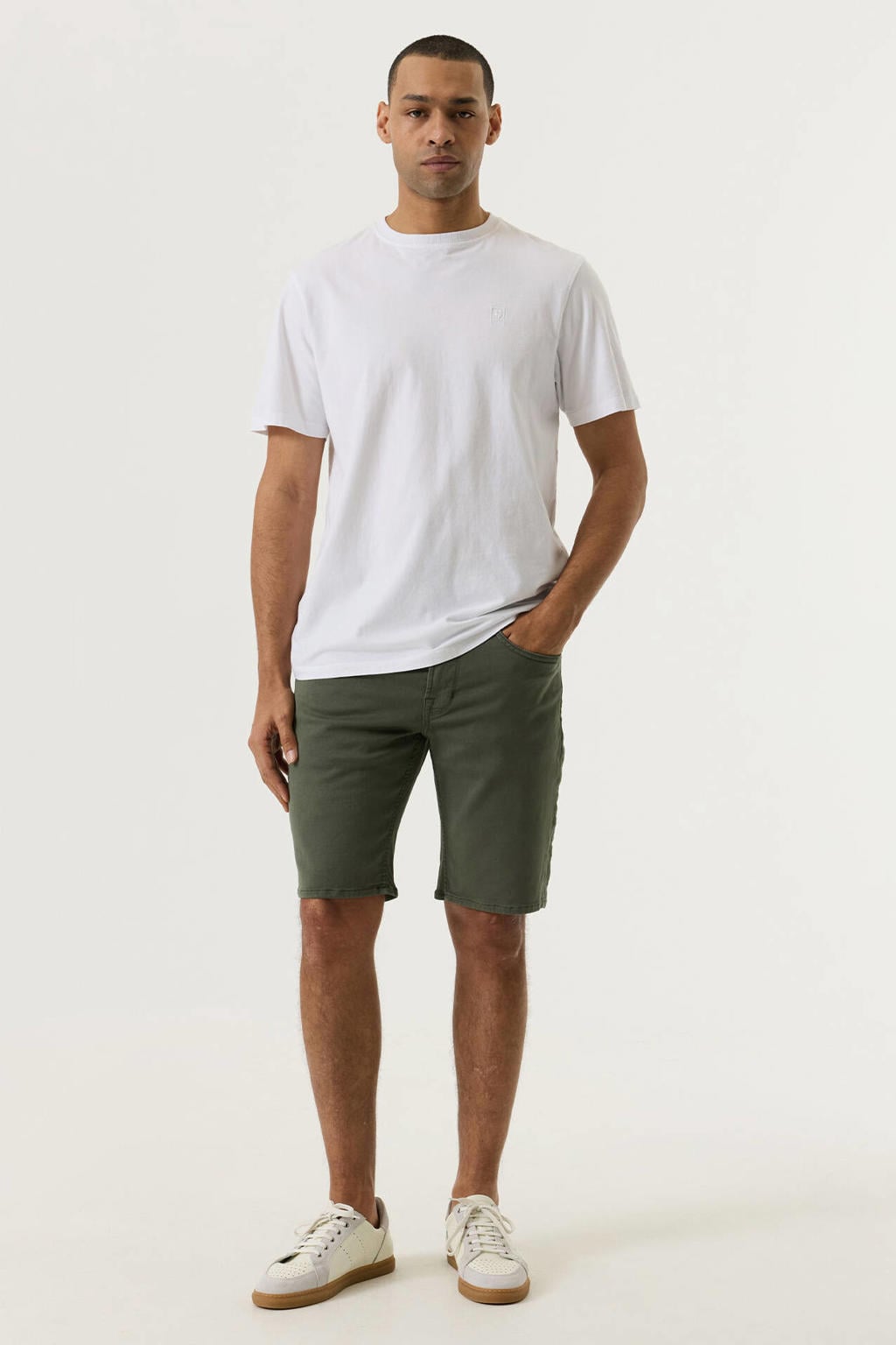 Garcia Russo 615 regular casual short donkergroen