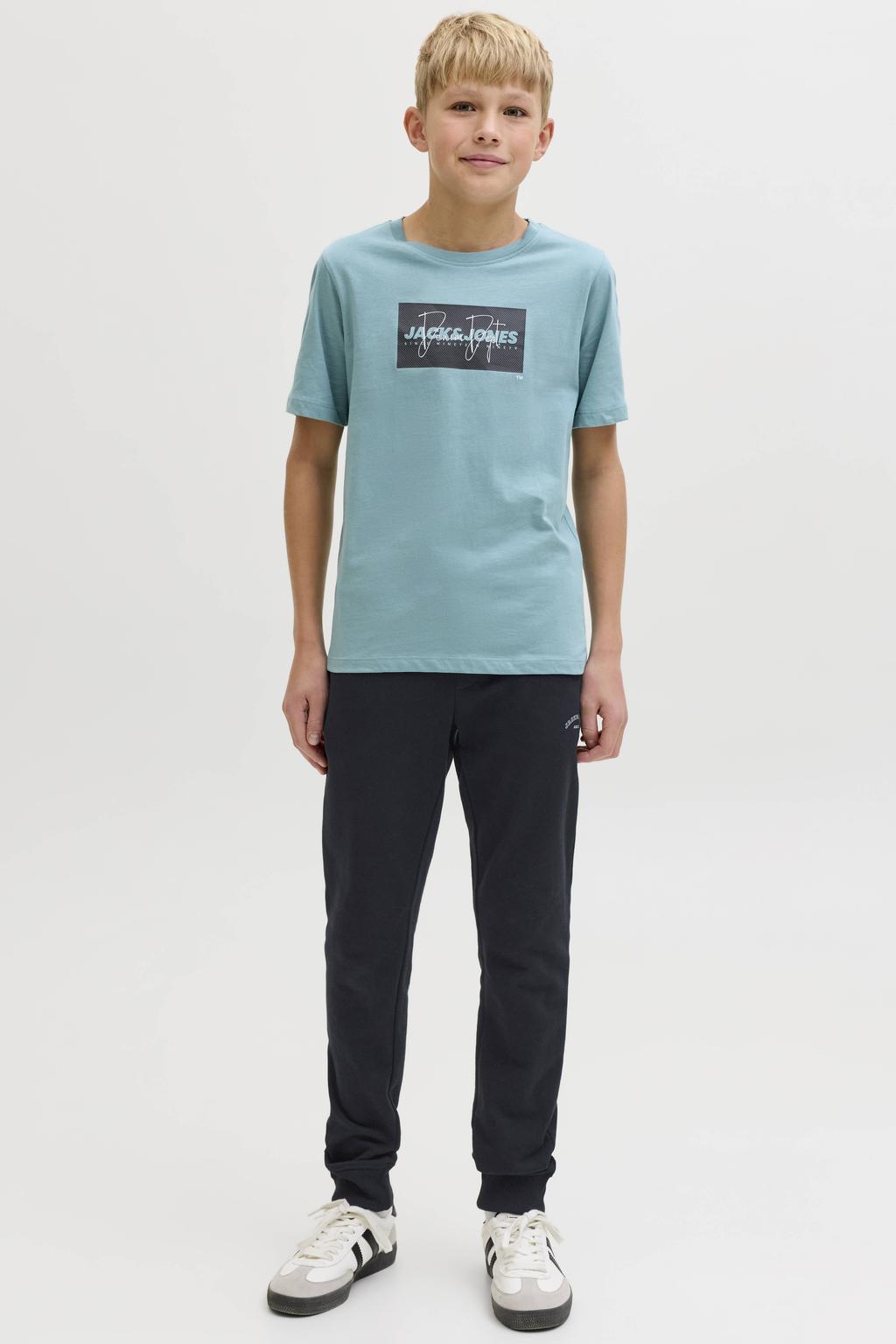 Zwarte jongens JACK & JONES JUNIOR joggingbroek van sweat materiaal met elastische tailleband met koord en logo dessin