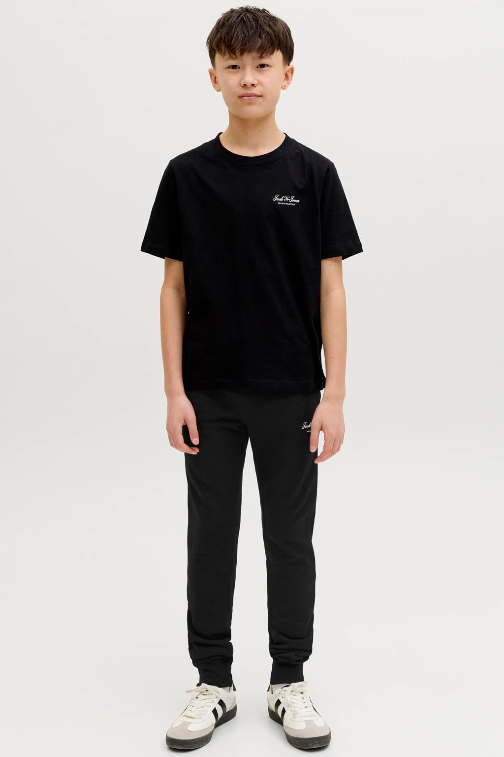 Zwarte jongens JACK & JONES JUNIOR regular casual broek van katoen met low waist, elastische tailleband met koord en logo dessin