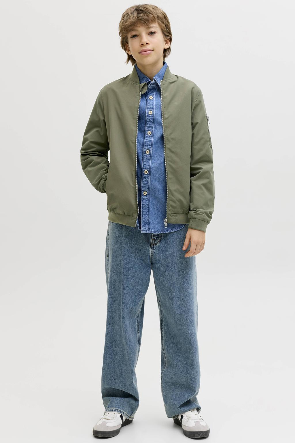 Olijfgroene jongens JACK & JONES JUNIOR bomberjack van polyester met effen, lange mouwen, choker hals, ritssluiting en gebreide details