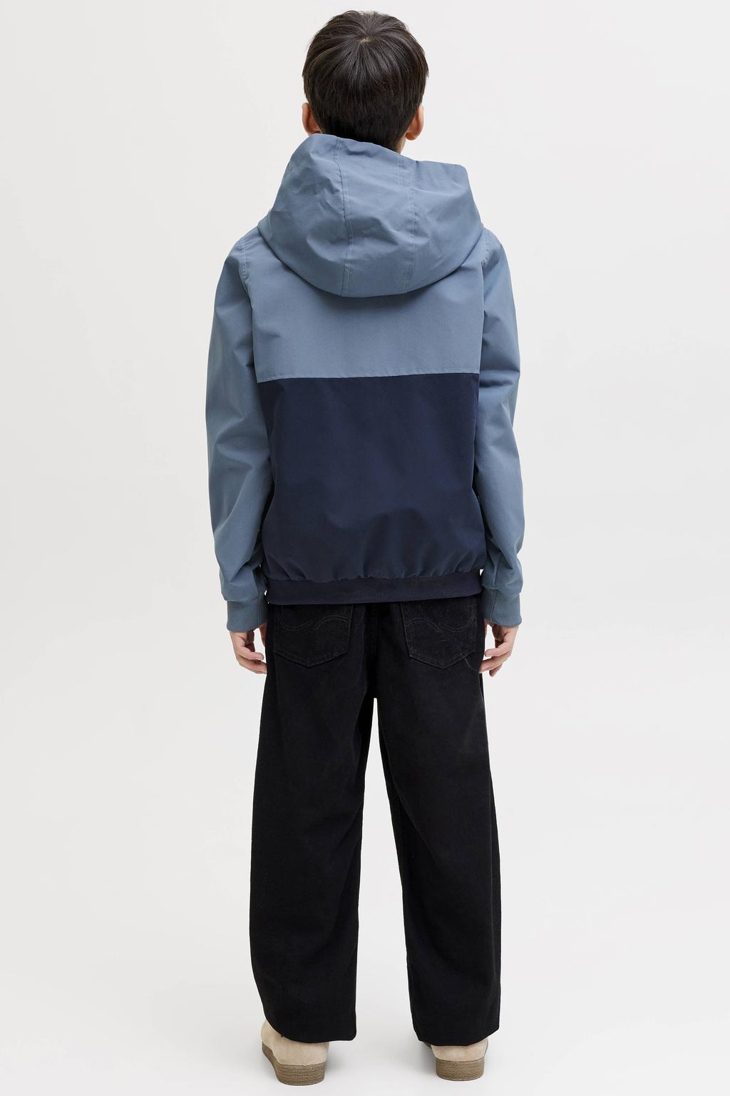 Blauw en donkerblauwe jongens JACK & JONES JUNIOR zomerjas van polyester met meerkleurige print, lange mouwen, capuchon, ritssluiting en elastische boord