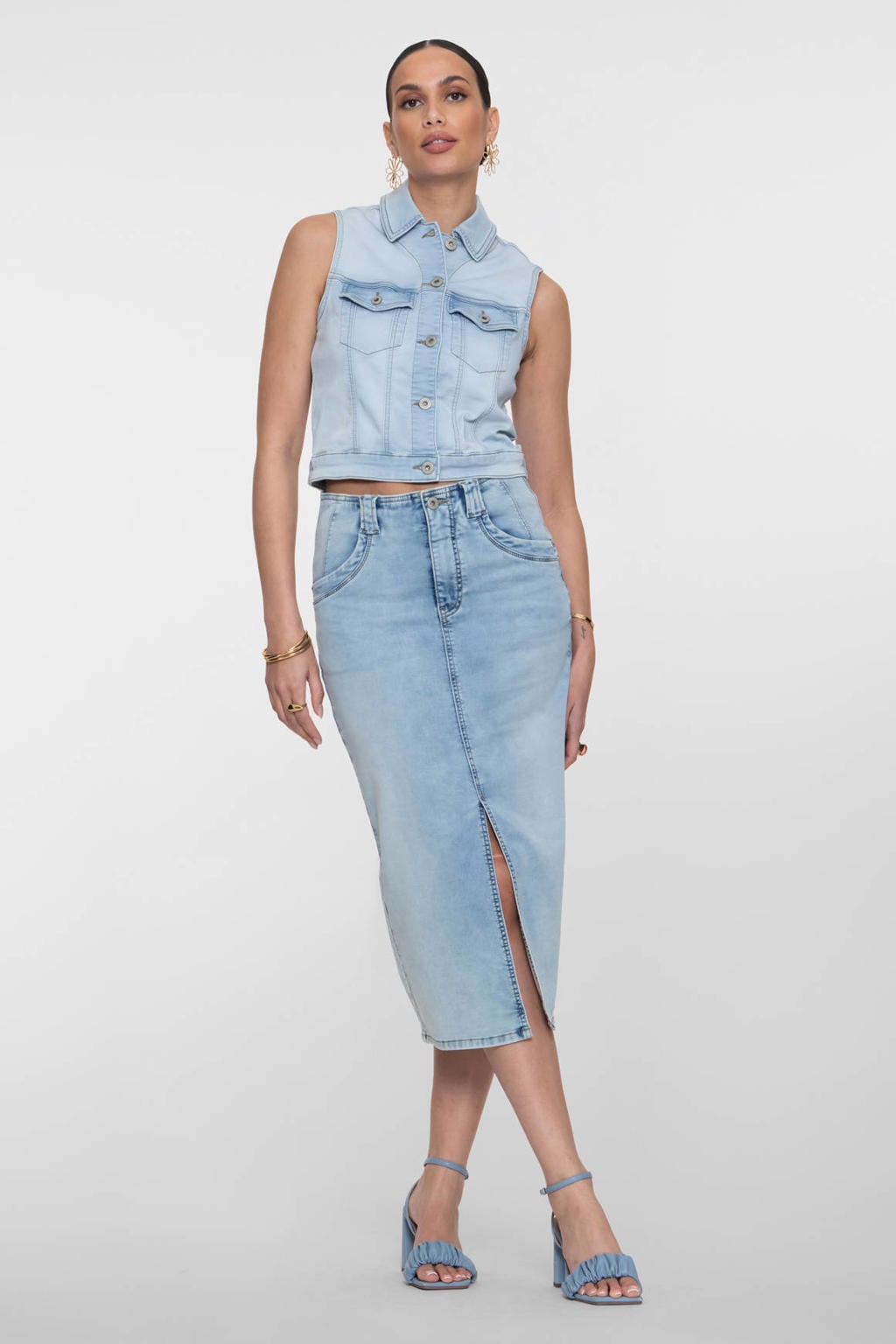 Light blue denim dames Geisha spijkerrok gemaakt van denim en met rits- en knoopsluiting