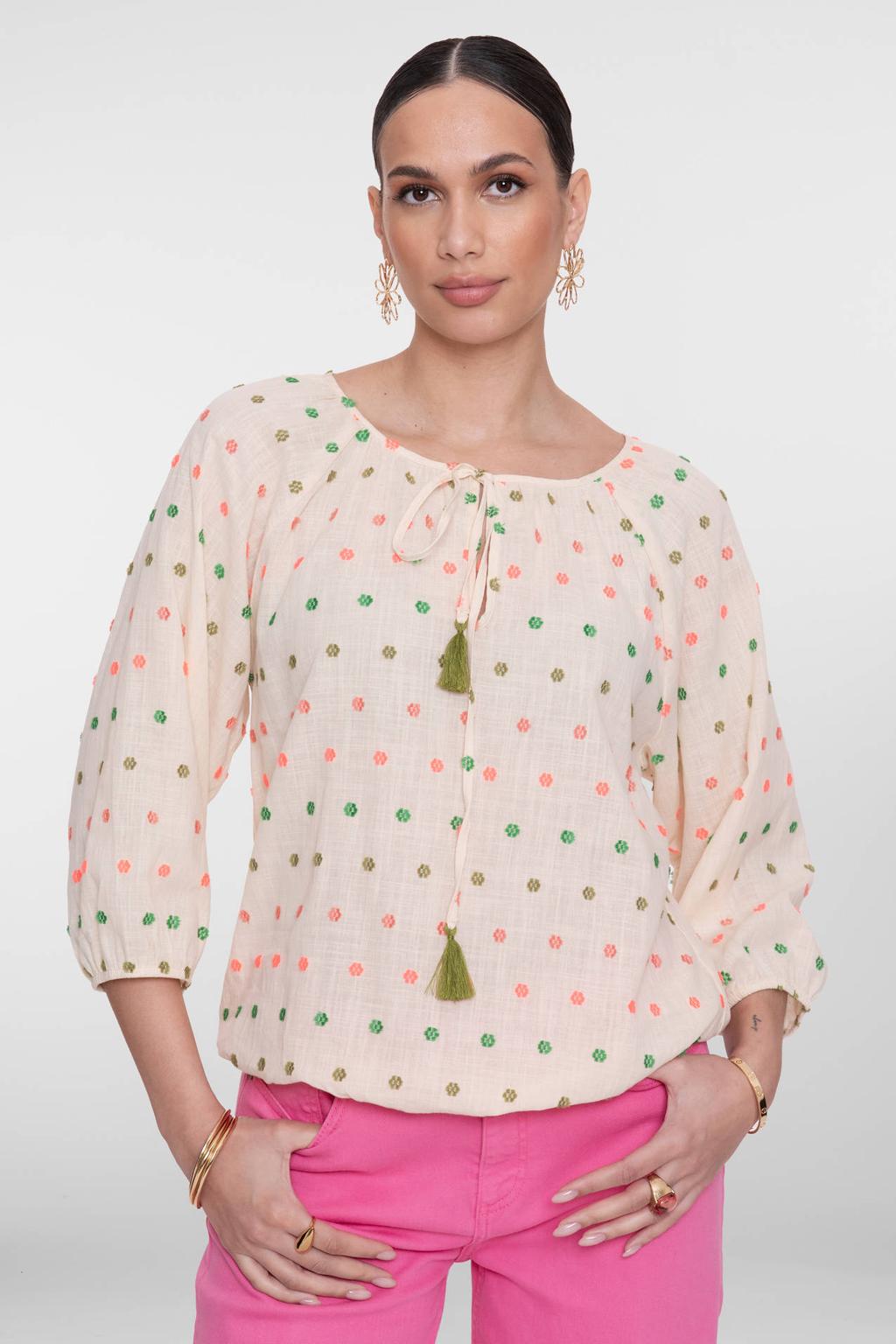 Ecru dames Geisha top met stippenprint, driekwart mouwen en ronde hals