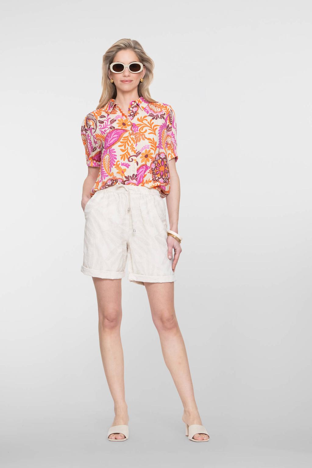 Roze en oranje dames Geisha blouse print van viscose met paisley print, half lange mouwen, klassieke kraag en knoopsluiting