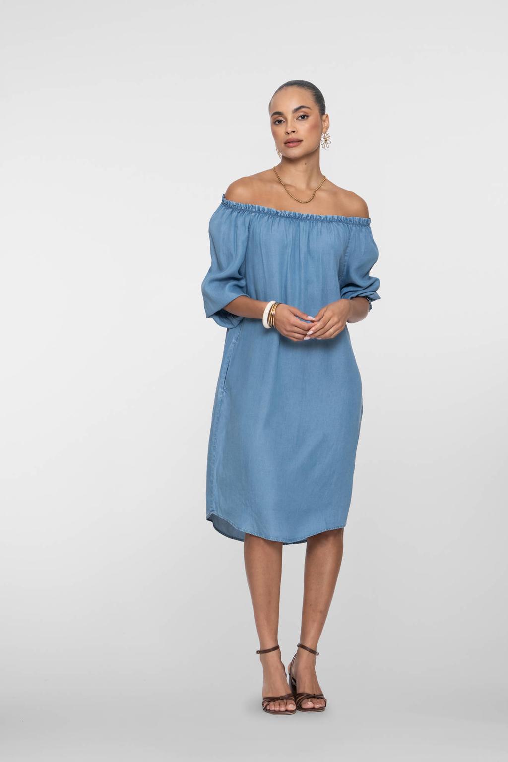 Medium blue denim dames Geisha off shoulder jurk van lyocell met driekwart mouwen