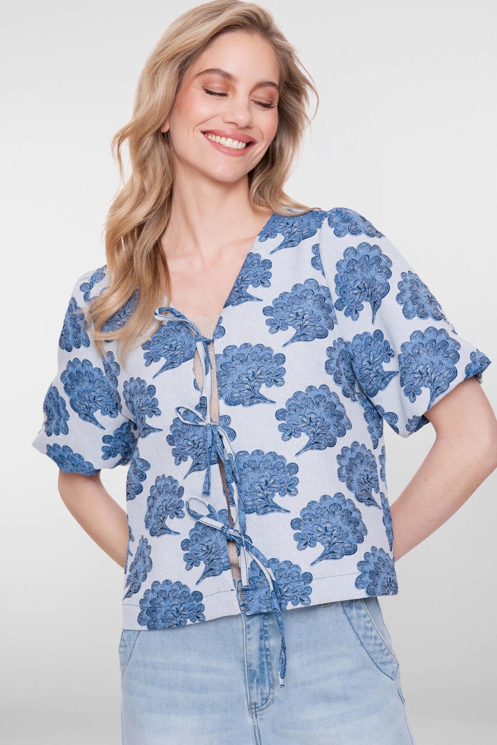 Blauwe dames Geisha gebloemde blousetop van polyester met half lange mouwen, V-hals en striksluiting