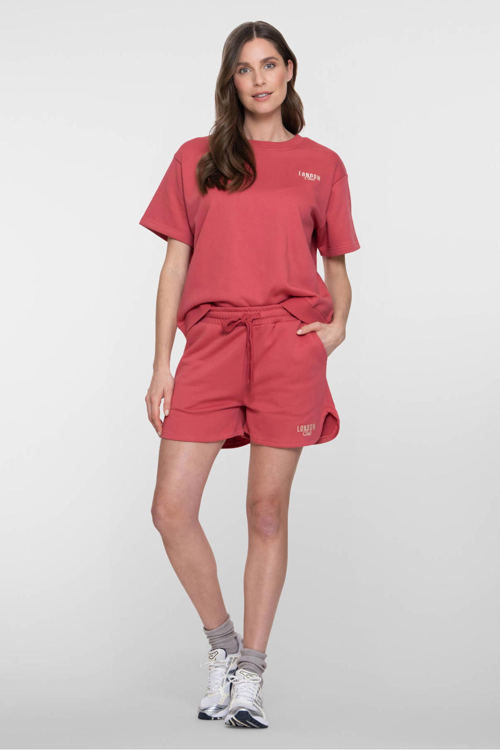 Koraalrode dames Geisha baggy regular waist sweatshort van katoen met elastische tailleband met koord en effen