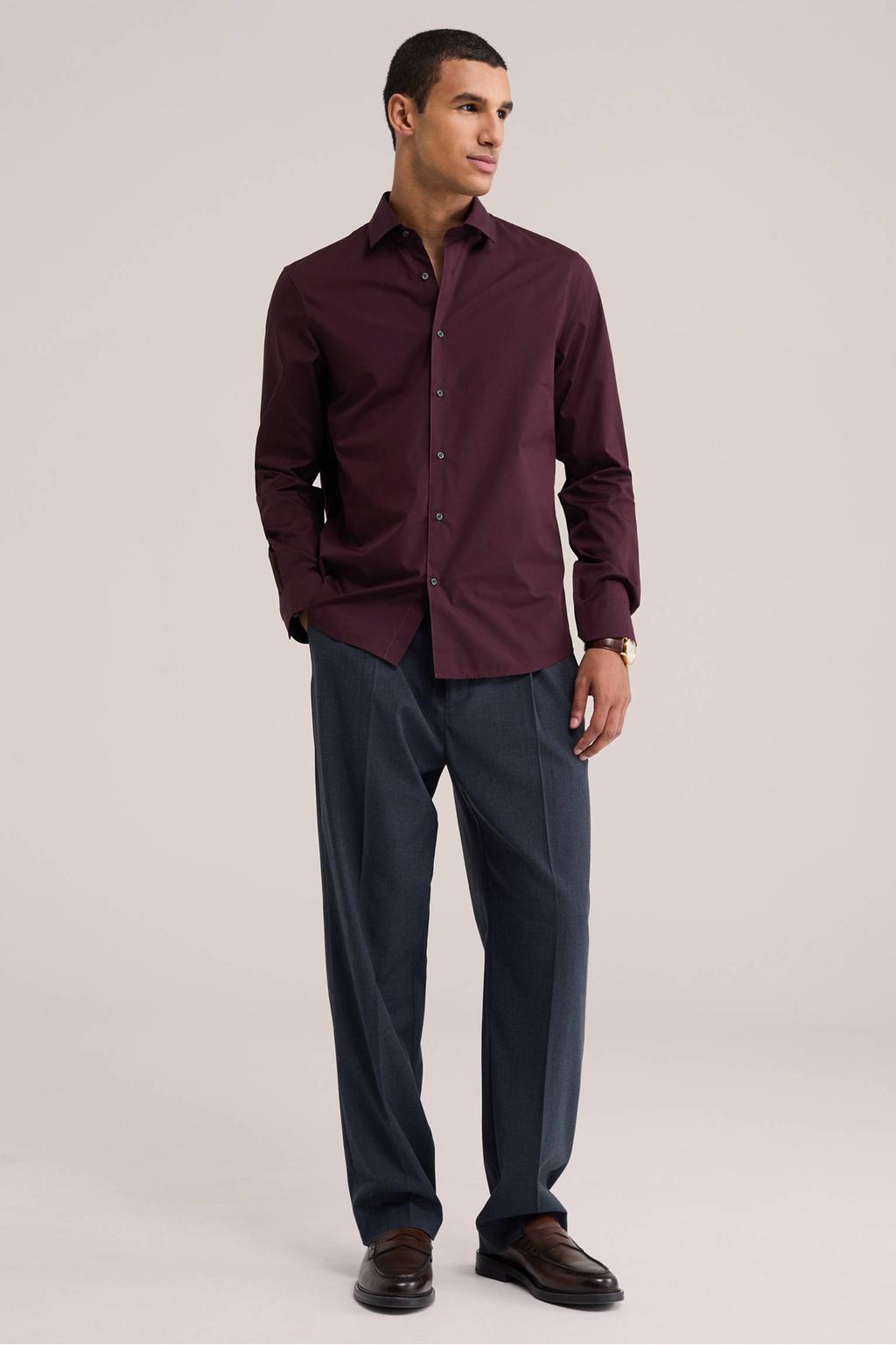Donkerrode heren WE Fashion regular zakelijk overhemd van polyester met effen, lange mouwen, klassieke kraag en knoopsluiting