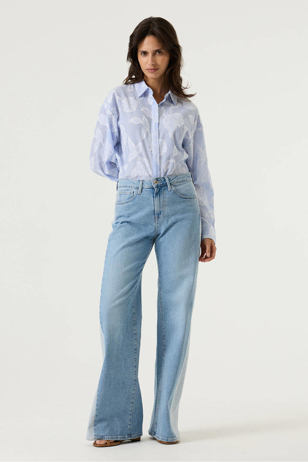 Blauw en witte dames Garcia gestreepte gebloemde blouse van katoen met lange mouwen, klassieke kraag en knoopsluiting