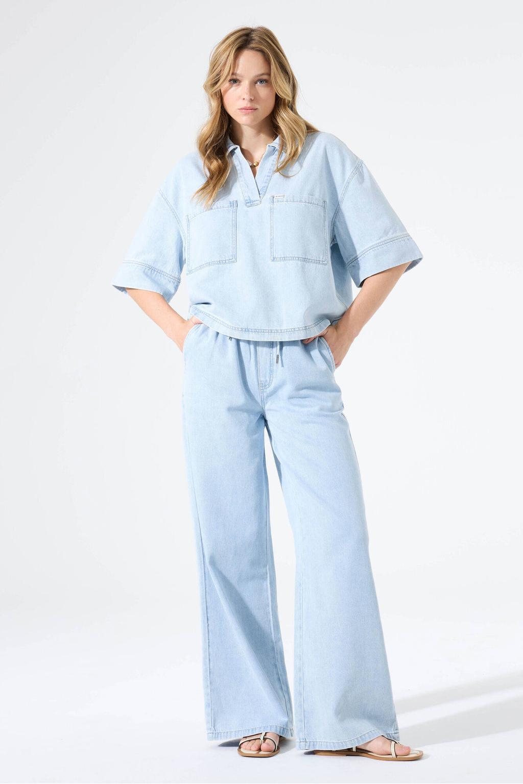 Light blue denim dames Garcia cropped top met effen, half lange mouwen en V-hals