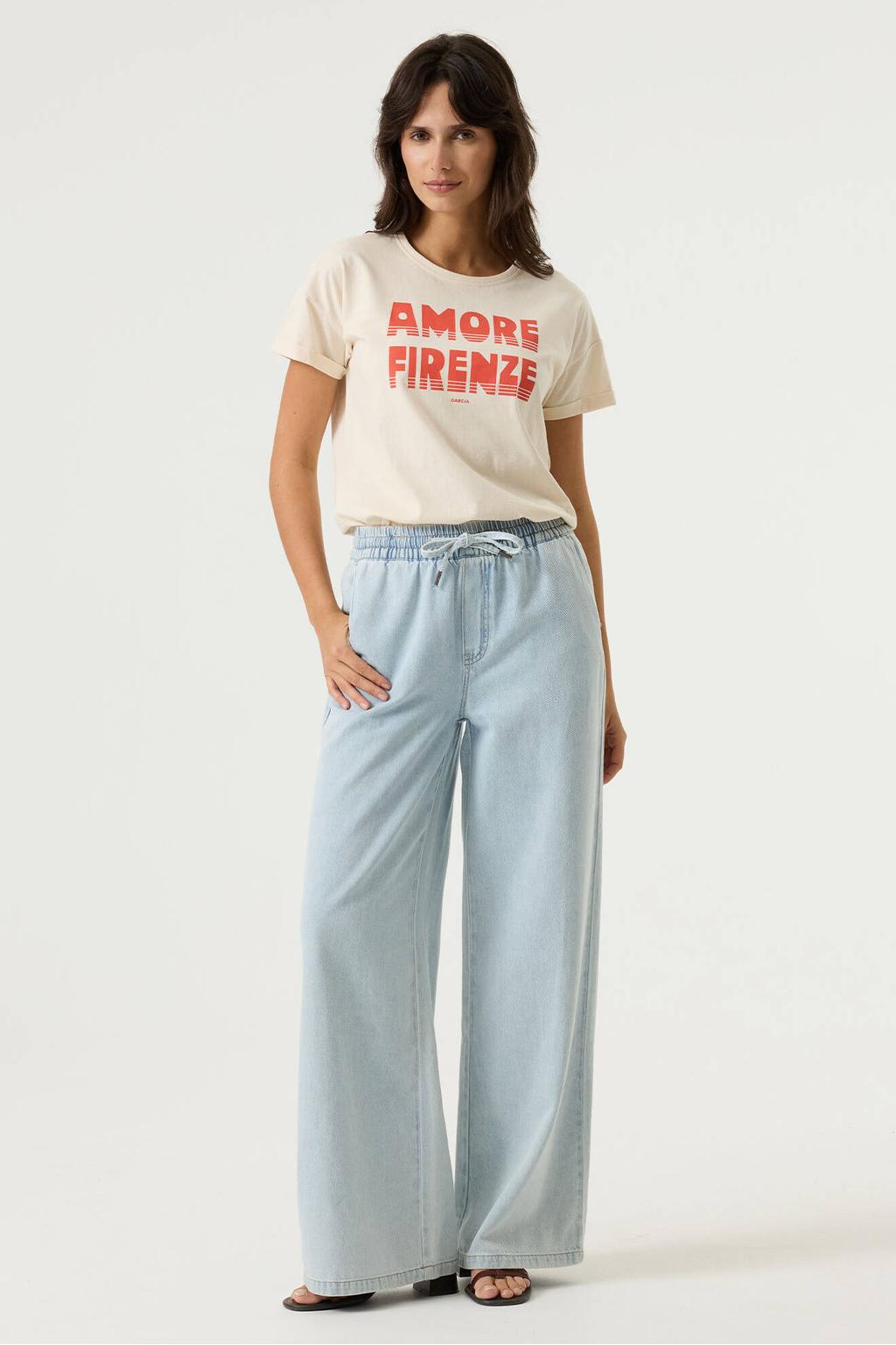 Ecru en rode dames Garcia T-shirt van katoen met tekst print, korte mouwen en ronde hals