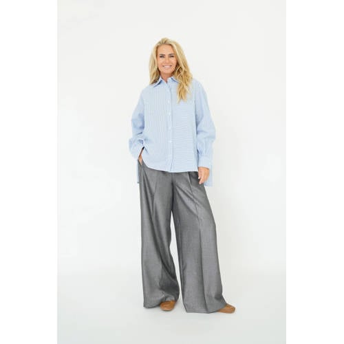 Est'seven X Ellemieke gestreepte blouse lichtblauw afbeelding