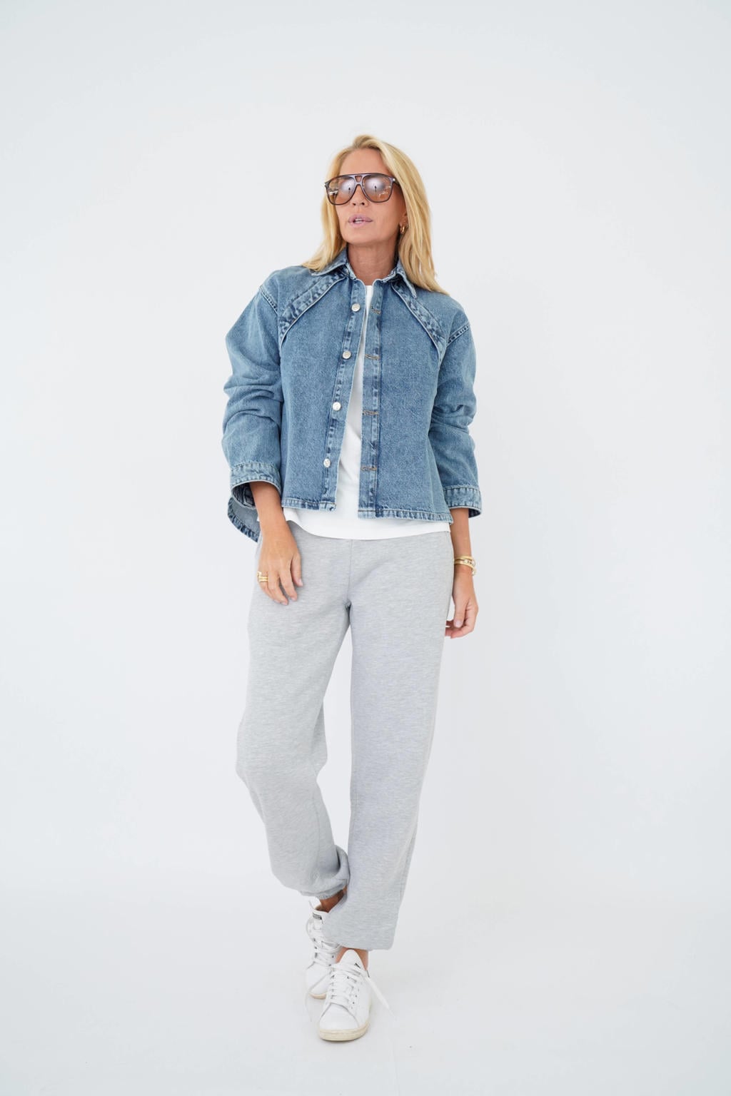 Medium blue denim dames Est'seven X Ellemieke spijkerjas van katoen met lange mouwen, klassieke kraag en knoopsluiting