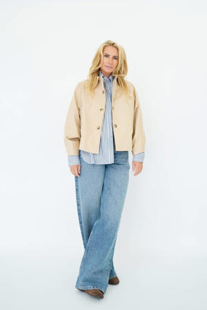 trenchcoat beige