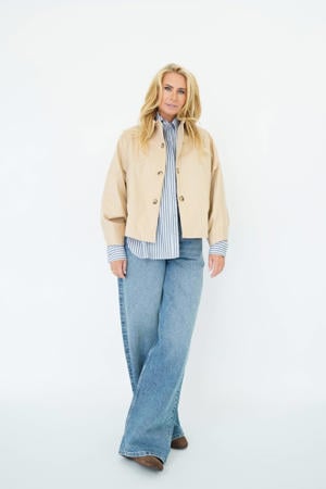 trenchcoat beige