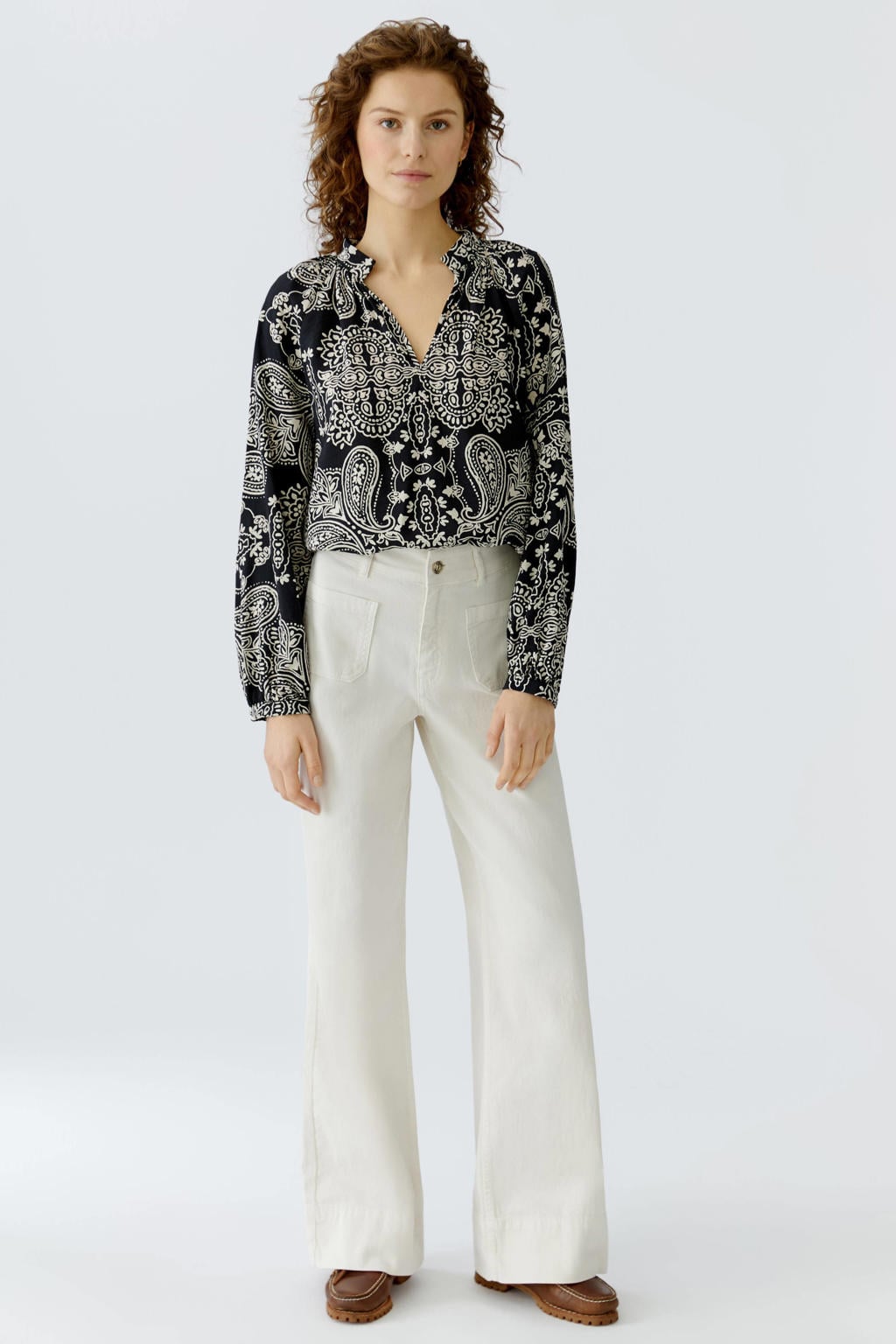 Zwart en witte dames OUI top van viscose met lange mouwen en V-hals