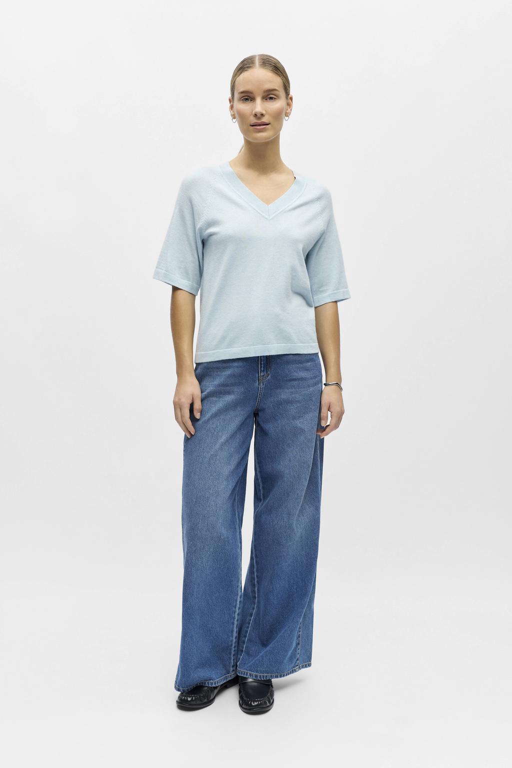 Lichtblauwe dames OBJECT top fijn gebreid van viscose met effen, half lange mouwen en V-hals