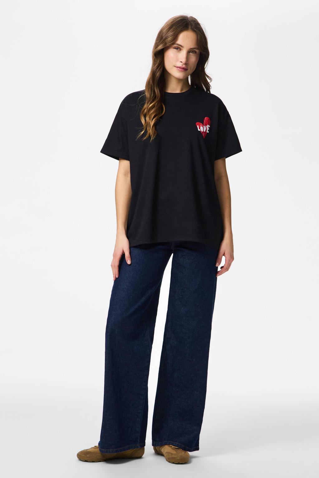 Zwart en rode dames PIECES T-shirt van polyester met backprint, korte mouwen en ronde hals