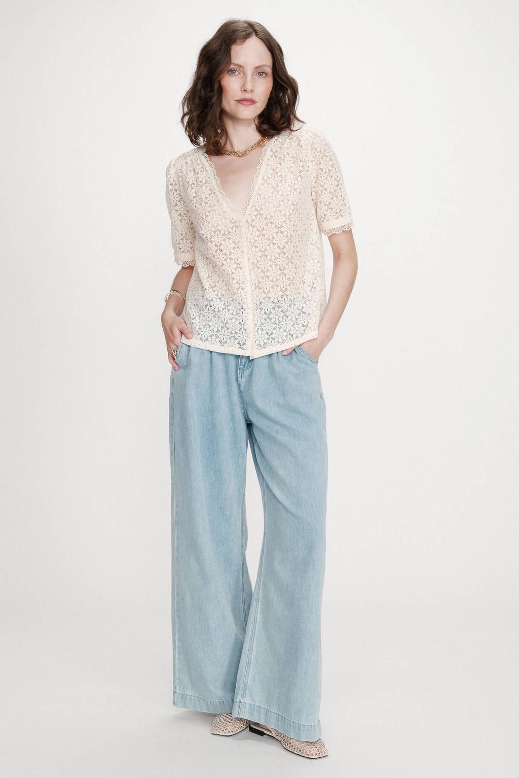 Crème dames Grace & Mila top met effen, korte mouwen, V-hals en kant