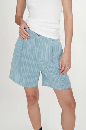 high waist casual short met krijtstreep lichtblauw