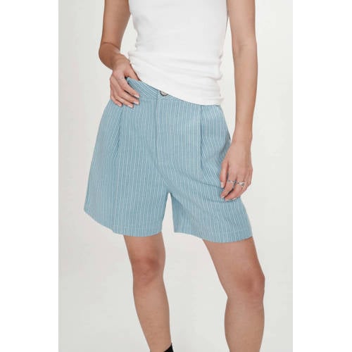Grace & Mila high waist casual short met krijtstreep lichtblauw afbeelding